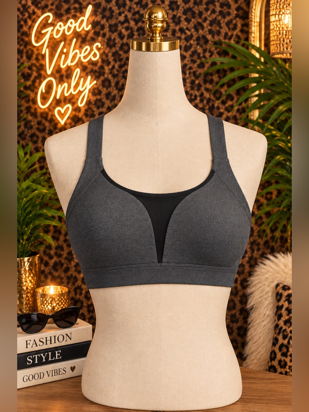 🩶 NEW 🩶 Under Armour Gray & Black Sports Bra Size Small 🩶